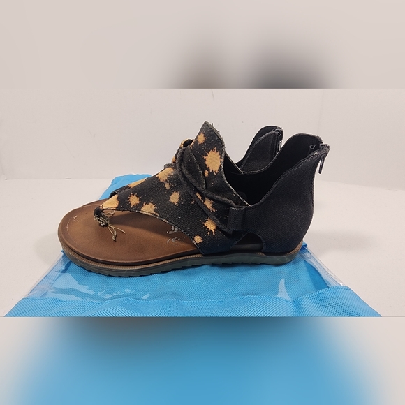 Very G Angelika Bleach Women's Sparta Sandal Size 8 Black - Picture 2 of 8